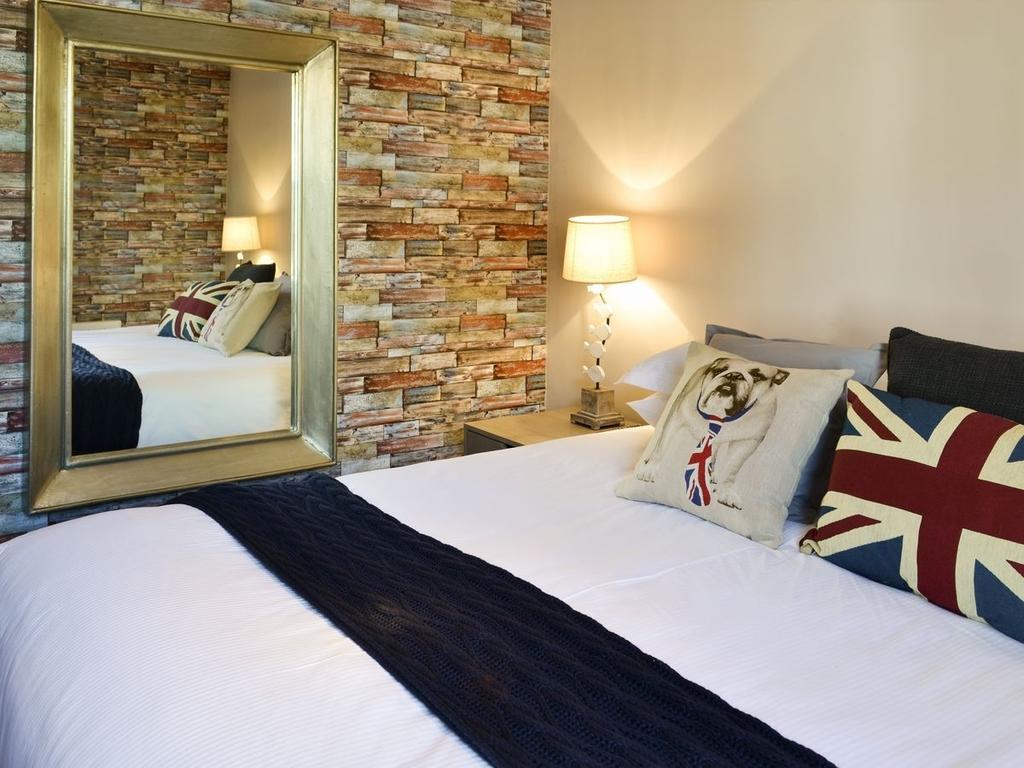 Oyo Stade Court Hotel Hythe  Oda fotoğraf
