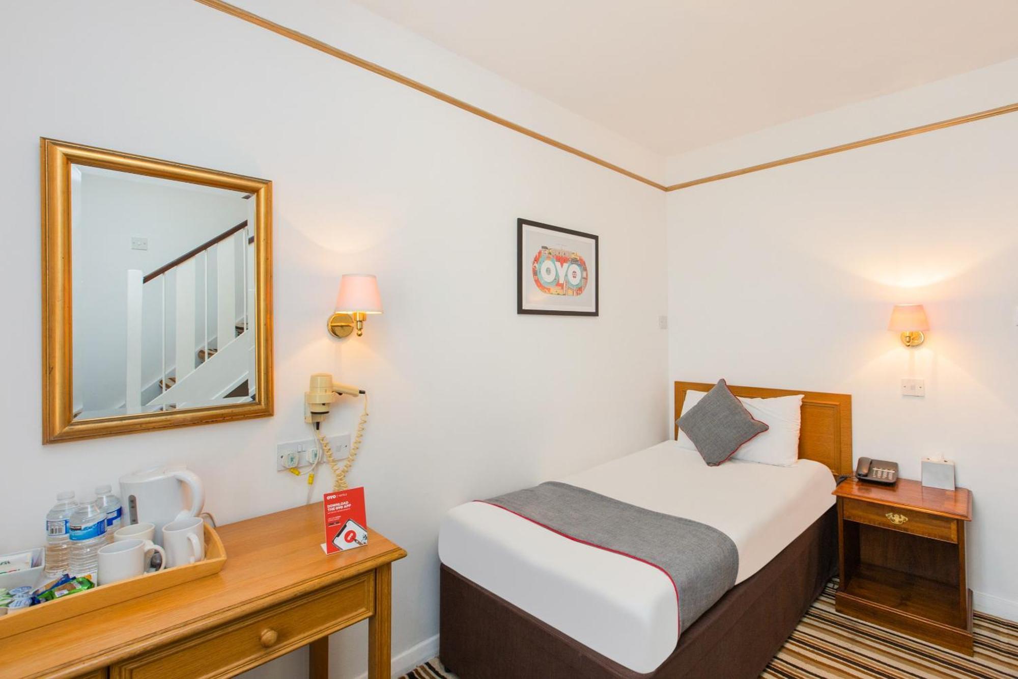 Oyo Stade Court Hotel Hythe  Dış mekan fotoğraf