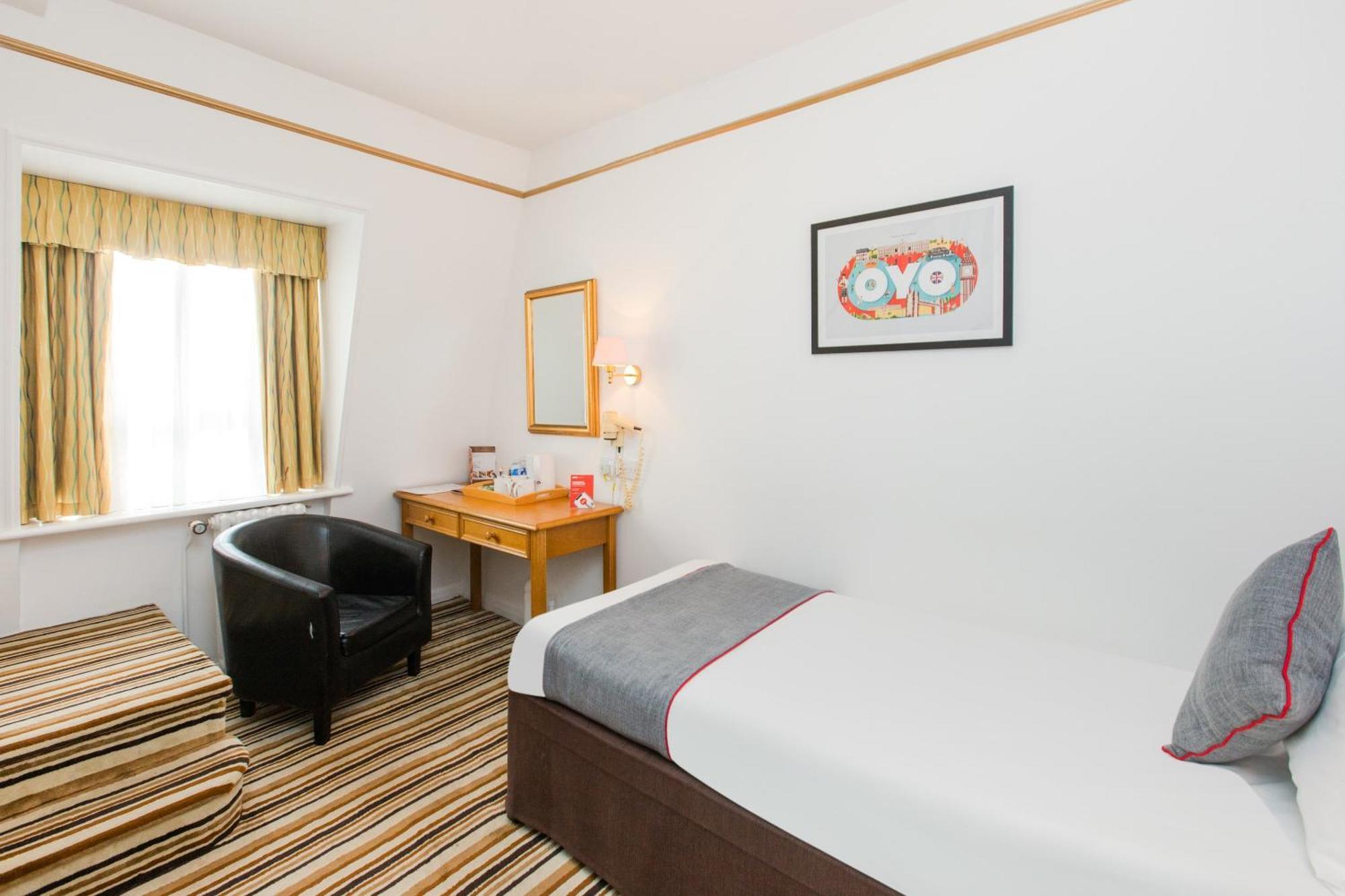 Oyo Stade Court Hotel Hythe  Dış mekan fotoğraf