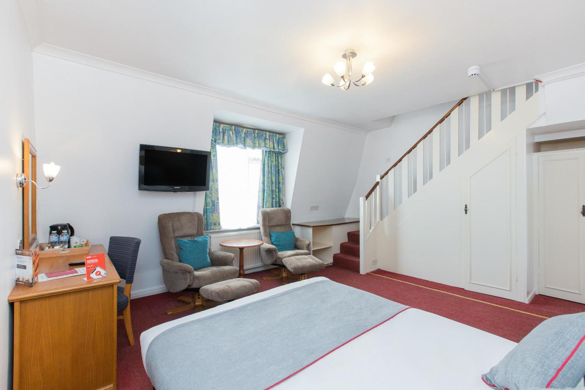 Oyo Stade Court Hotel Hythe  Dış mekan fotoğraf