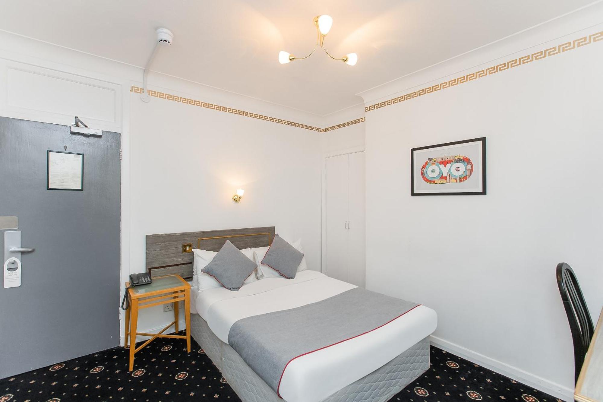 Oyo Stade Court Hotel Hythe  Dış mekan fotoğraf