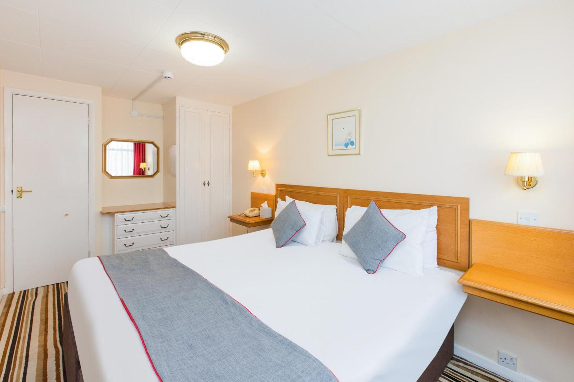 Oyo Stade Court Hotel Hythe  Dış mekan fotoğraf