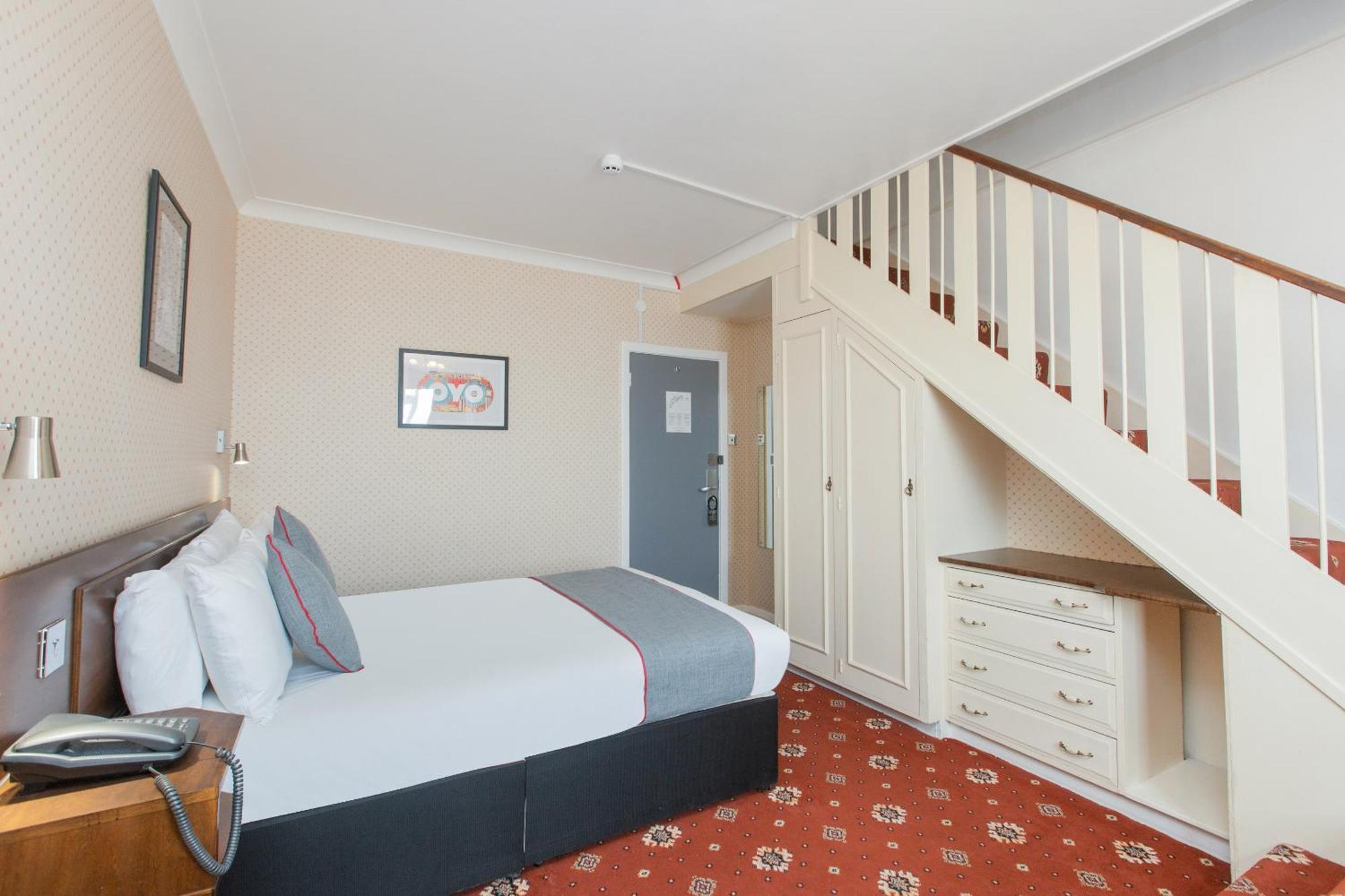 Oyo Stade Court Hotel Hythe  Dış mekan fotoğraf