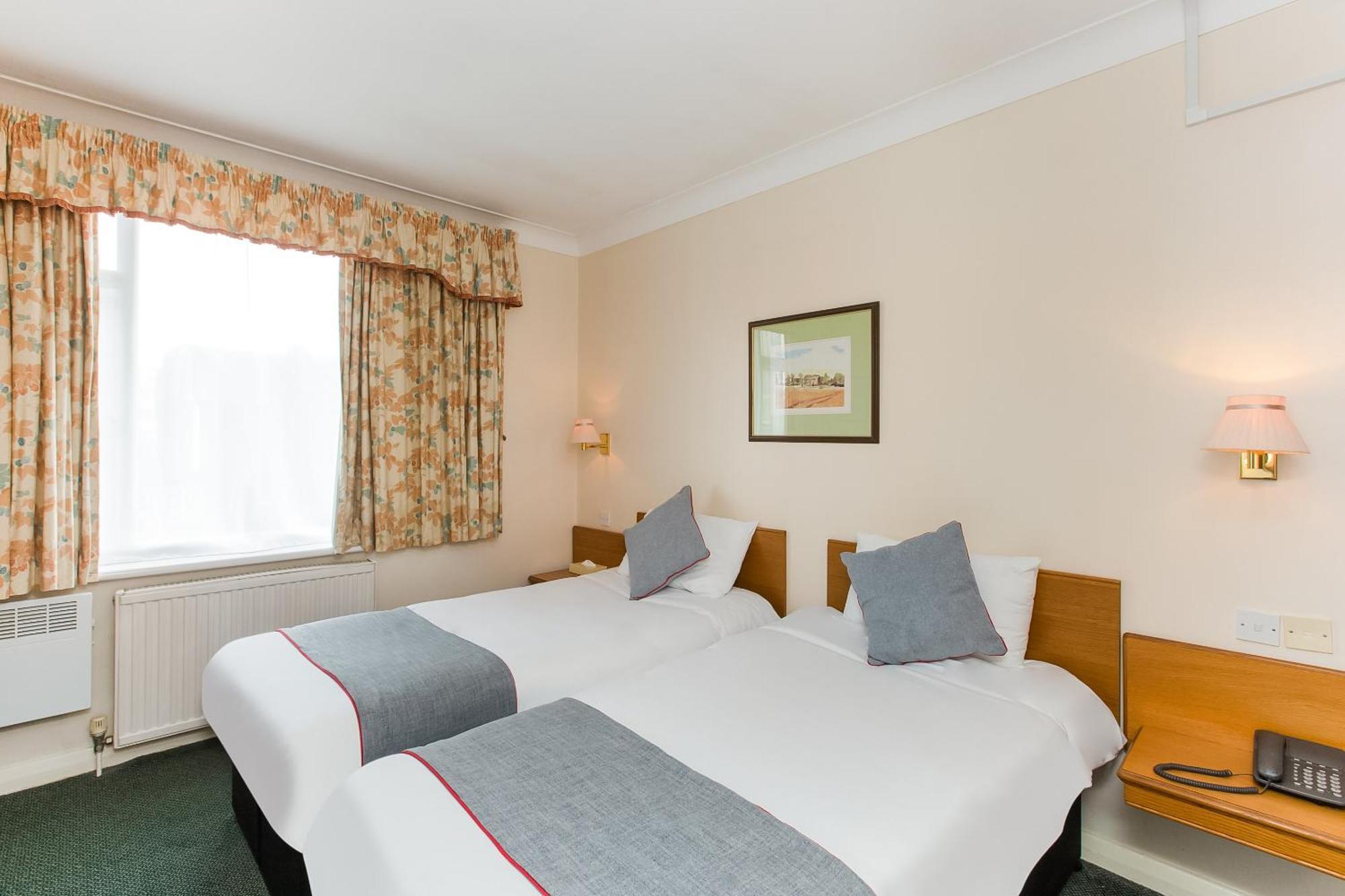 Oyo Stade Court Hotel Hythe  Dış mekan fotoğraf