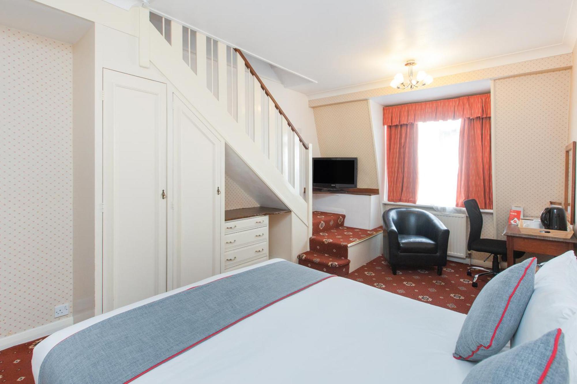 Oyo Stade Court Hotel Hythe  Dış mekan fotoğraf