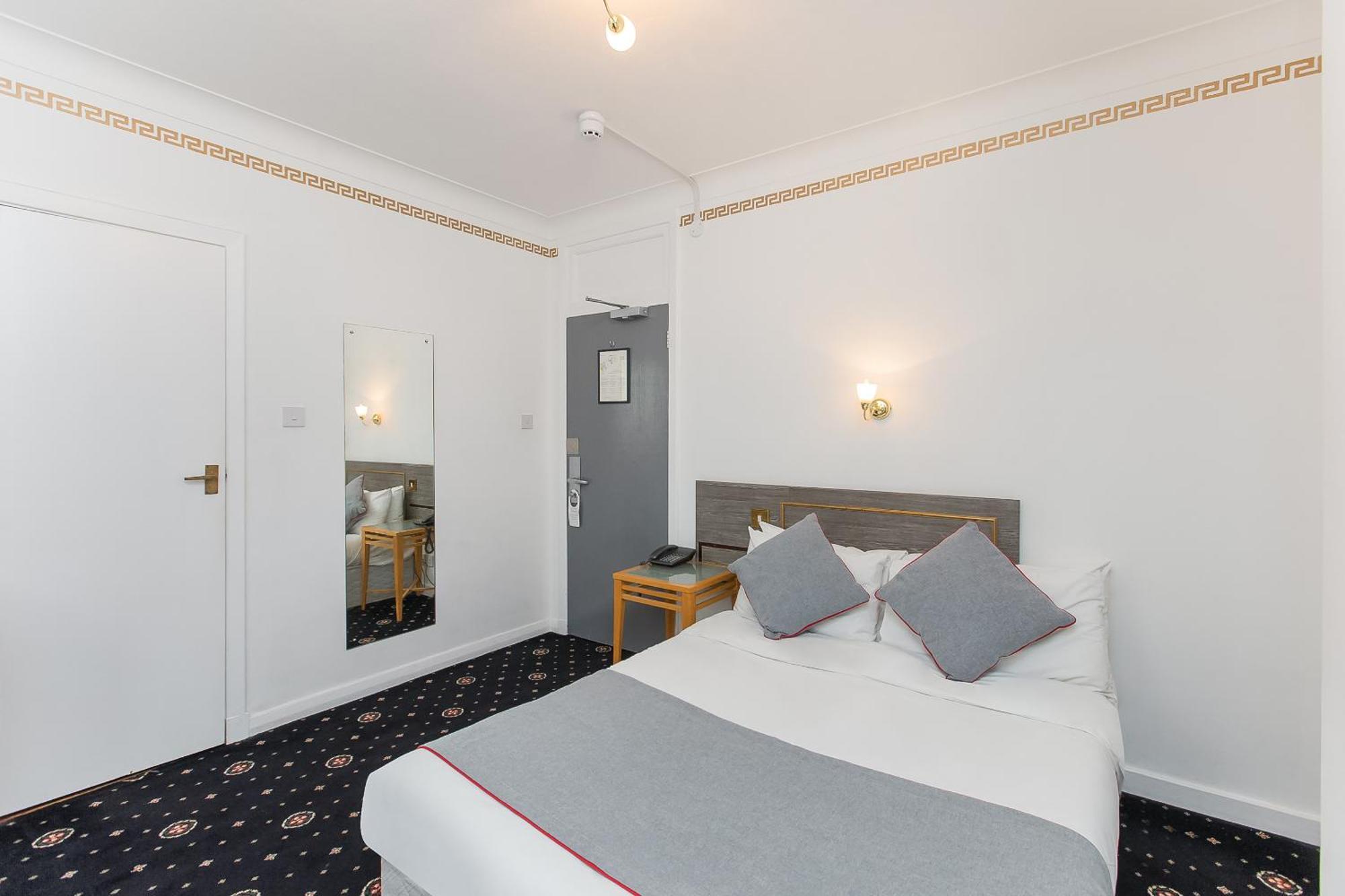 Oyo Stade Court Hotel Hythe  Dış mekan fotoğraf